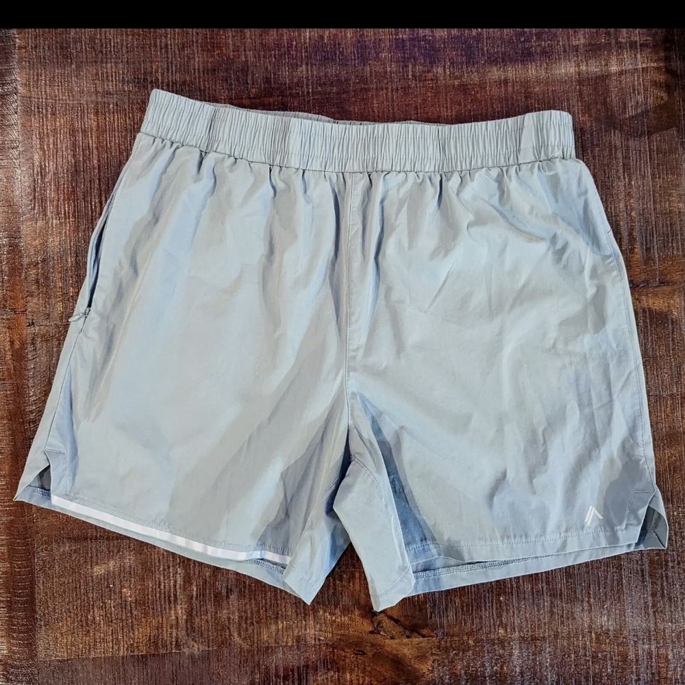 Alphalete Core Stride Shorts Men Woven 4-Way Stretch 5"Inseam Gray Fog Blue - XL